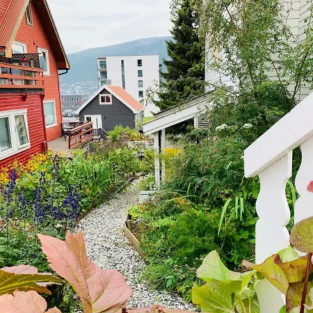 Gullengvegen 53 Backyard *